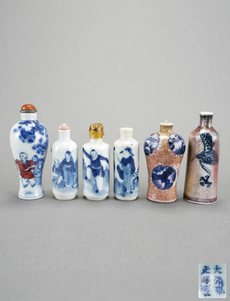    清 青花鼻煙壺一組六件